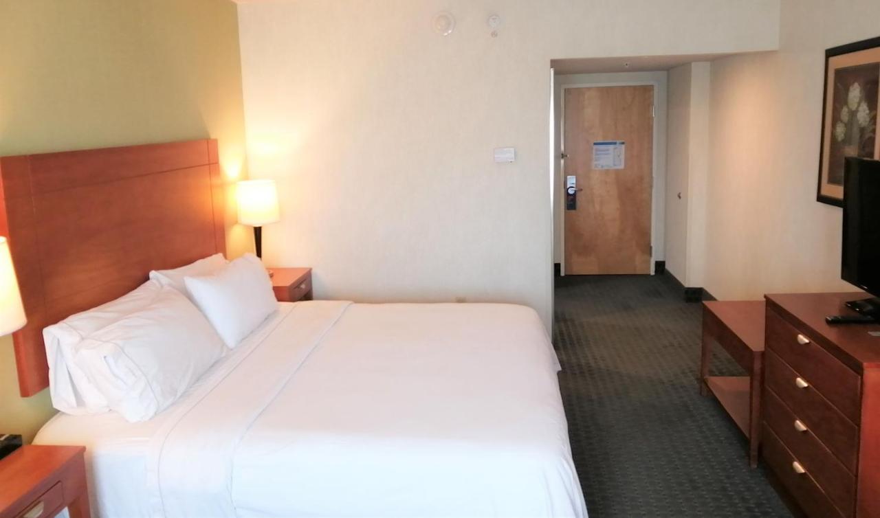 Holiday Inn Express & Suites Toluca Zona Aeropuerto By Ihg Eksteriør billede