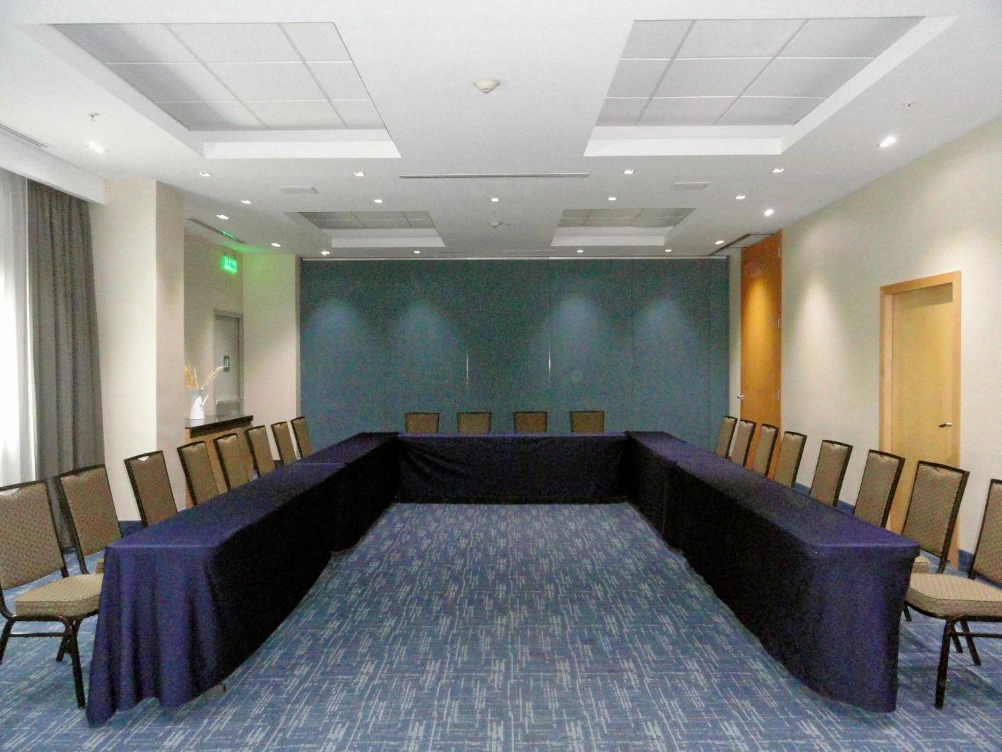 Holiday Inn Express & Suites Toluca Zona Aeropuerto By Ihg Eksteriør billede