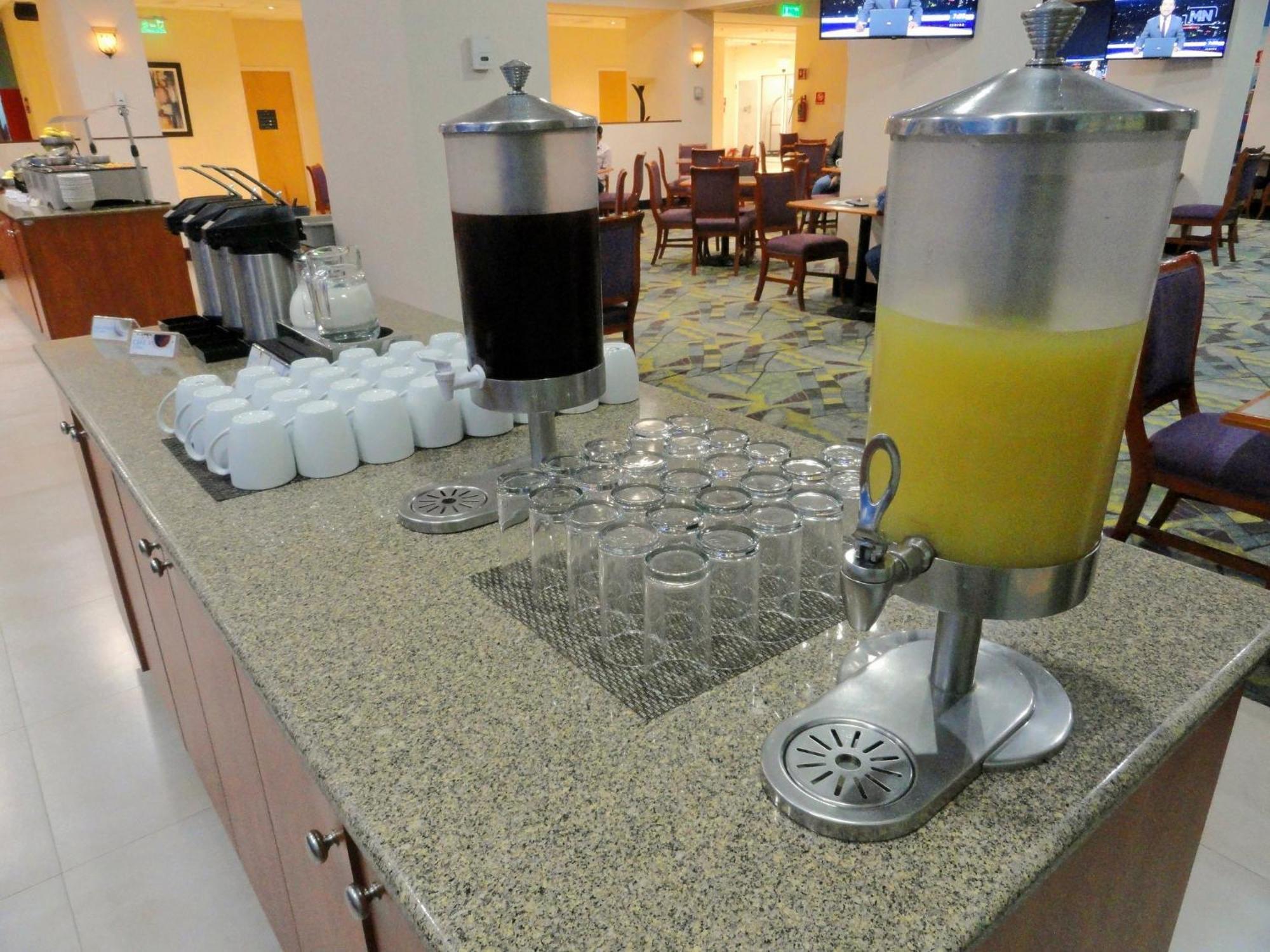 Holiday Inn Express & Suites Toluca Zona Aeropuerto By Ihg Eksteriør billede
