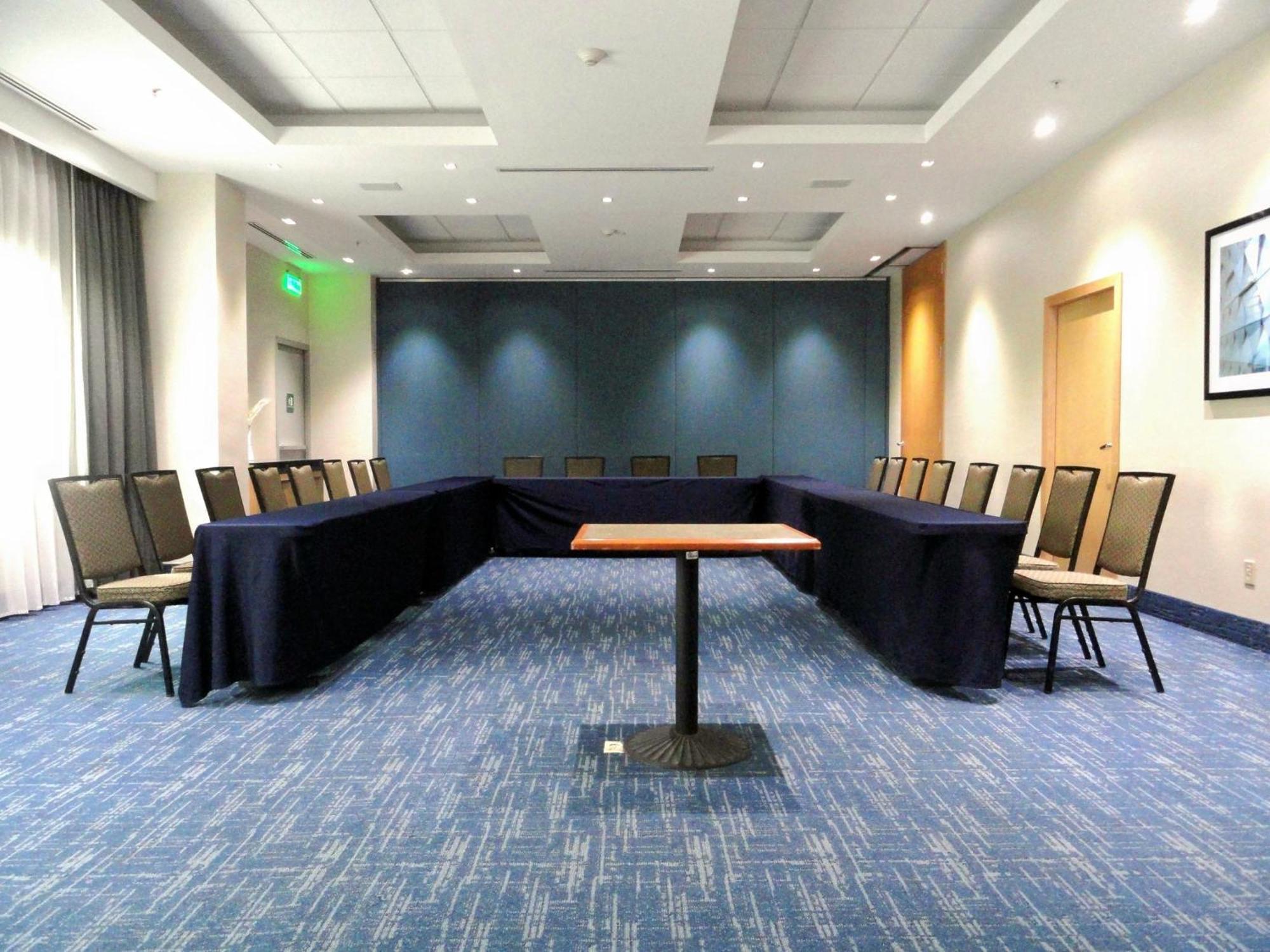 Holiday Inn Express & Suites Toluca Zona Aeropuerto By Ihg Eksteriør billede