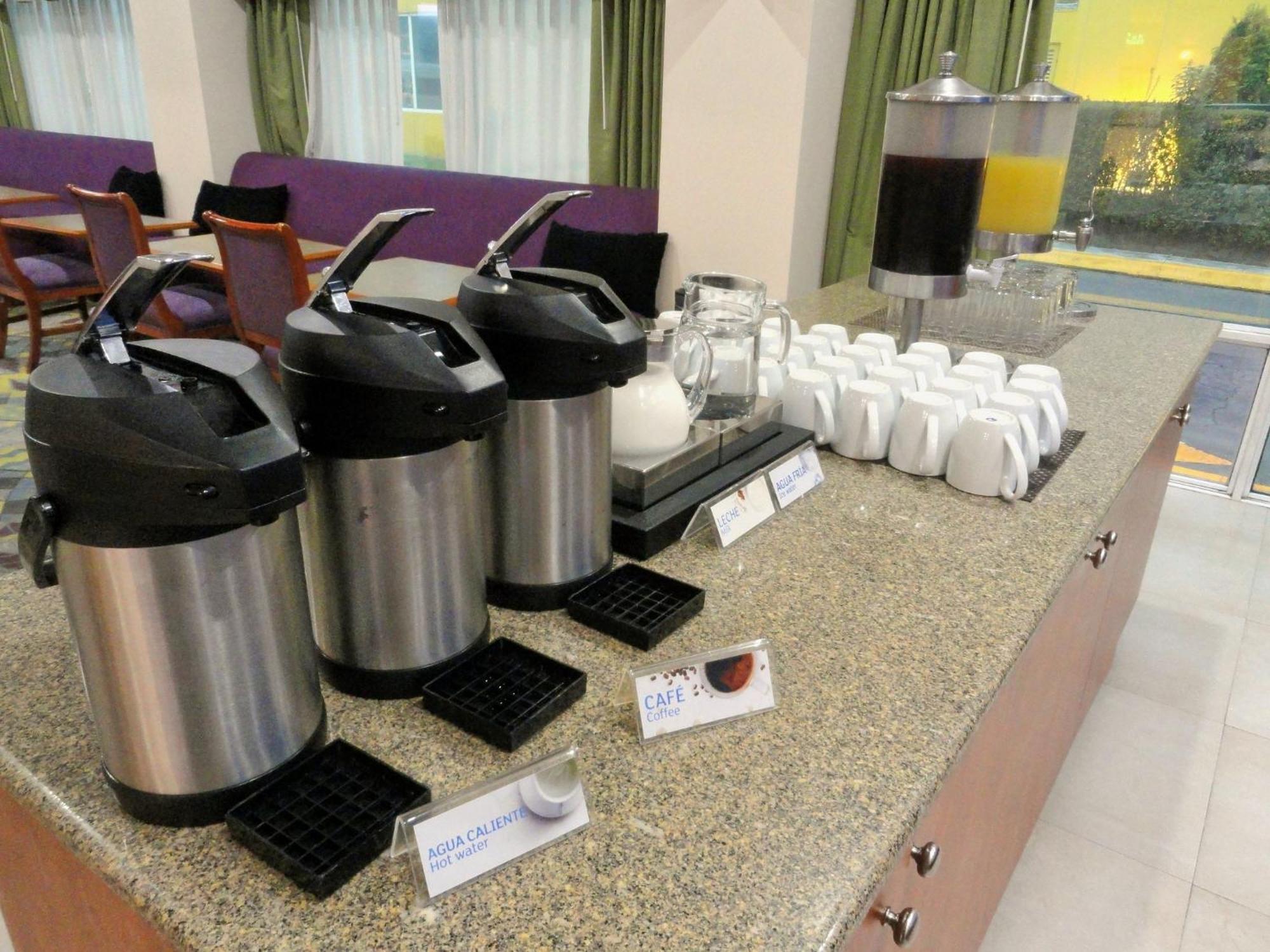 Holiday Inn Express & Suites Toluca Zona Aeropuerto By Ihg Eksteriør billede